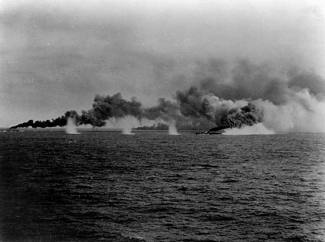660px Destroyers laying smoke screen during Battle of Samar 1944 #112 サマール沖海戦「そんなはずはない、そんなはずはない！」